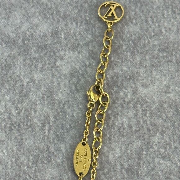 Louis Vuitton V Essentials Goldtone Necklace - Picture 6 of 9